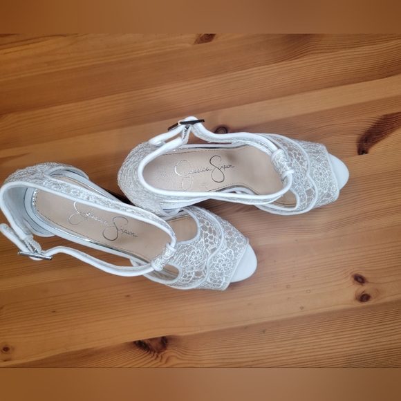Jessica Simpson Lace Platforms ~ 7 - Picture 2 of 11